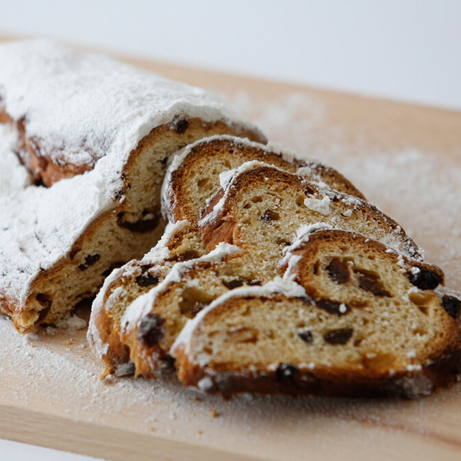 Aangesneden Weihnachtsstollen
